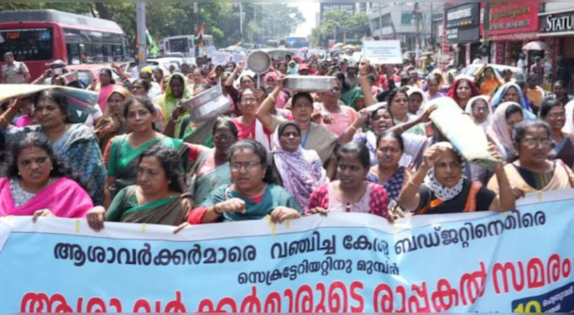 ‘ആശാ സമരത്തെ അപമാനിച്ചവര്ക്ക് വോട്ടില്ല’ :സര്ക്കാരിനെതിരേ നിലമ്പൂരില് പ്രചാരണവുമായി ആശമാര്