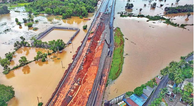 കേരളത്തിലെ ദേശീയ പാതയുടെ തകർച്ച; NHAI കേരള റീജണല് ഓഫീസർക്കു സ്ഥലം മാറ്റം