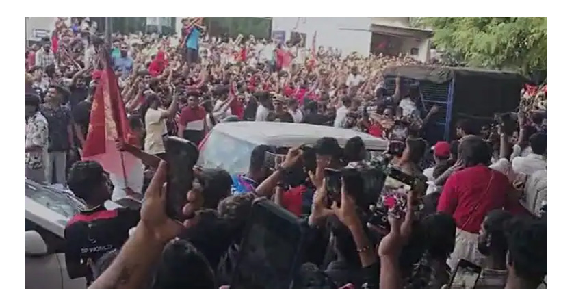 ബാംഗളൂരില് റോയല് ചലഞ്ചേഴ്സിന്റെ ആഘോഷം ദുരന്തമായി മാറി, തിക്കിലും തിരക്കിലും പെട്ട് 11 മരണം