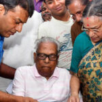 അച്യുതാനന്ദനെ കാണാന്‍ മുഖ്യമന്ത്രി ആശുപത്രിയിലെത്തി; വി.എസ് മരുന്നുകളോട് പ്രതികരിക്കുന്നു