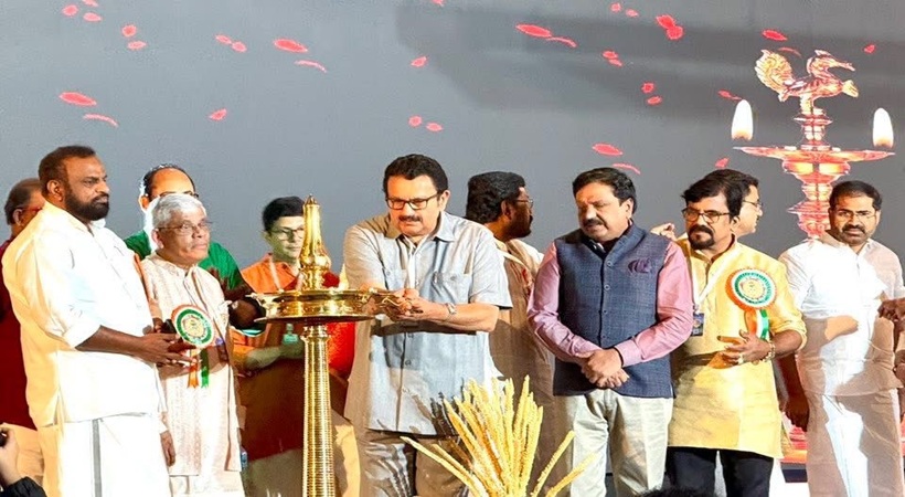 നഴ്സിംഗ് പഠനം ആഗ്രഹിക്കുന്ന വിദ്യാർത്ഥിനികൾക്ക് ഒരു കോടി രൂപയുടെ സ്കോളർഷിപ്പ് പ്രഖ്യാപിച്ച് വേൾഡ് മലയാളി കൗൺസിൽ