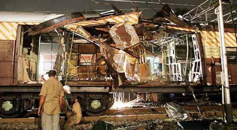 2006 ലെ മുംബൈ ട്രെയിന്‍ സ്‌ഫോടന പരമ്പര: 12 പ്രതികളേയും വെറുതേ വിട്ടു; വിട്ടയച്ചവരില്‍ കീഴ്‌ക്കോടതി വധശിക്ഷയ്ക്ക് വിധിച്ചവരും