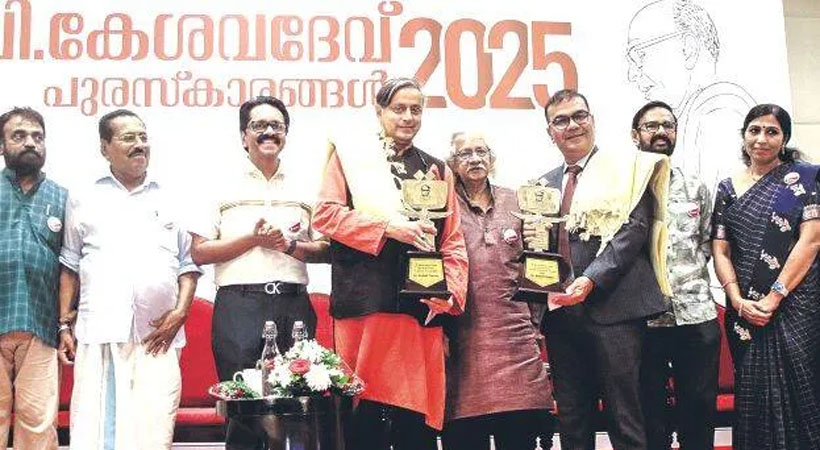 ശശി തരൂർ നേരിടുന്നത് ‘ഉയരക്കൂടുതലിന്റെ’ പ്രശ്‌നം: അടൂർ ഗോപാലകൃഷ്ണൻ