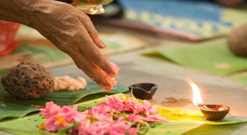 പിതൃസ്മരണയിൽ വാവുബലി;കർക്കടകവാവിന്റെ ഭാഗമായി ബലിതർപ്പണത്തിന് ഭക്തജന പ്രവാഹം