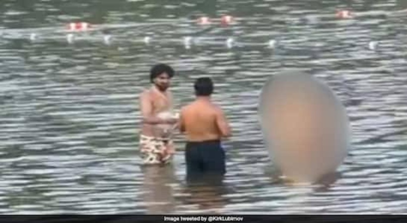 കാനഡയിലെ തടാകത്തിൽ സോപ്പ് തേച്ച് കുളി: പിന്നിൽ ഇന്ത്യക്കാർ?; സാമൂഹികമാധ്യമങ്ങളില്‍ വിവാദം
