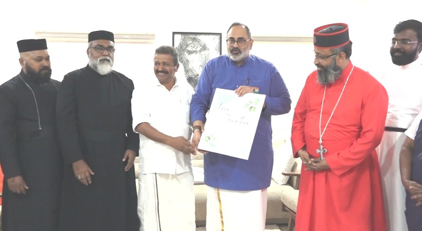 കന്യാസ്ത്രീകളുടെ മോചനത്തിന് നന്ദി; ബിജെപി ഓഫീസില്‍ കേക്കുമായി ക്രൈസ്തവ നേതാക്കള്‍