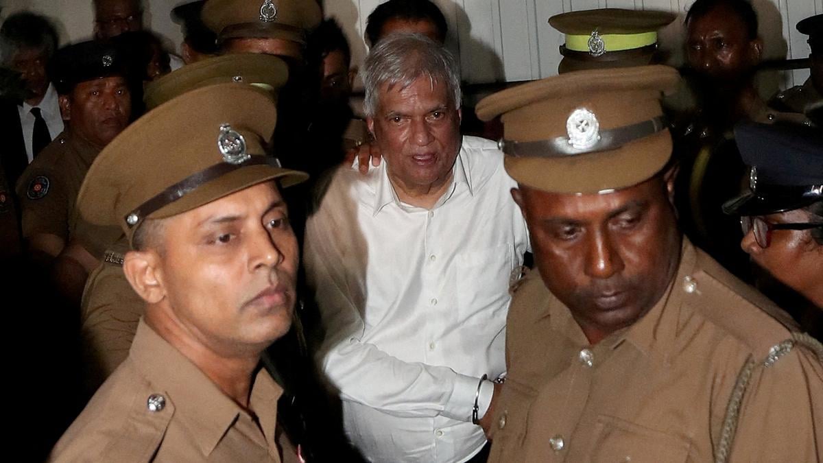 റനിൽ വിക്രമസിംഗെക്ക് കൊളംബോ കോടതി  ജാമ്യം അനുവദിച്ചു