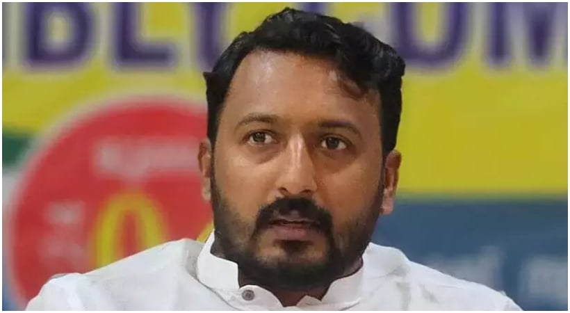 കൊല്ലാനാണെങ്കില് എത്ര സെക്കന്ഡ് വേണമെന്നാ വിചാരിക്കുന്നേയെന്ന് രാഹുൽ, മിടുക്കനായിട്ട് അങ്ങ് പോകുമോയെന്ന് യുവതി; ഭീഷണിപ്പെടുത്തുന്ന രാഹുലിന്റെ ഓഡിയോ അടക്കം പുറത്ത്
