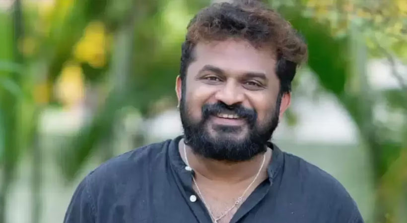 താരങ്ങൾക്കിടയിൽ തിളങ്ങി തരുൺ മൂർത്തി: രാഷ്ട്രപതിയുടെ ‘അറ്റ് ഹോം റിസപ്ഷനിൽ’ ക്ഷണം