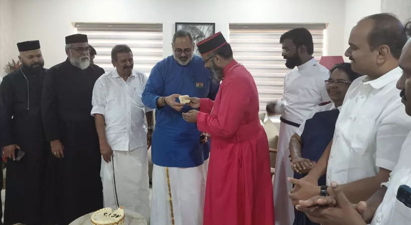 ഛത്തീസ്ഗഢിലെ കന്യാസ്ത്രീകളുടെ ജാമ്യം: ബിജെപി ഓഫീസിൽ ക്രൈസ്തവ നേതാക്കൾ കേക്കുമായി എത്തി