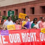 വോട്ടര്‍ തട്ടിപ്പ്; പ്രതിപക്ഷ എംപിമാര്‍ തെരഞ്ഞെടുപ്പ് കമ്മീഷന്‍ ഓഫീസിലേക്ക് മാര്‍ച്ച് നടത്തി