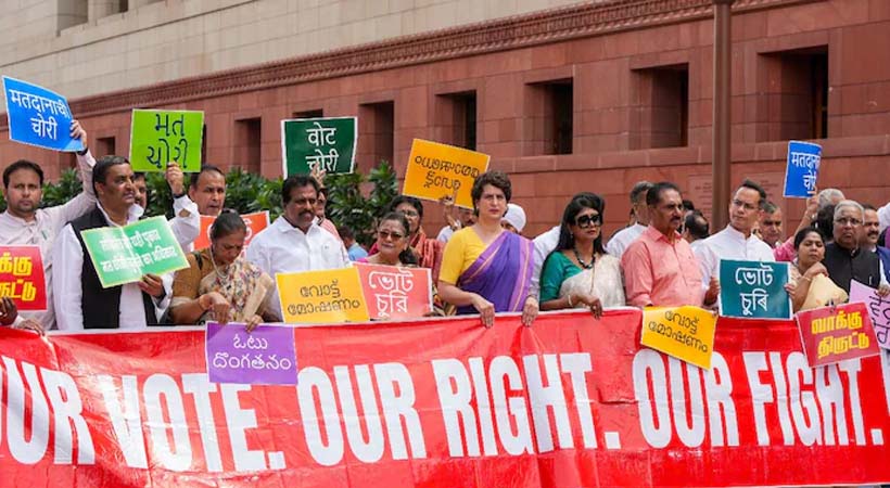 വോട്ടര് തട്ടിപ്പ്; പ്രതിപക്ഷ എംപിമാര് തെരഞ്ഞെടുപ്പ് കമ്മീഷന് ഓഫീസിലേക്ക് മാര്ച്ച് നടത്തി