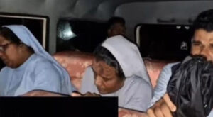 വീണ്ടും കന്യാസ്ത്രീകൾക്കും വൈദികർക്കും നേരെ ആക്രമണം,​ എഴുപതംഗ ബജ്‌രംഗ് ദൾ പ്രവർത്തകർ കൈയേറ്റം ചെയ്തെന്ന് പരാതി