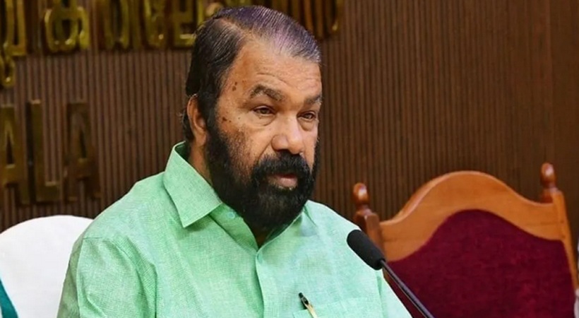 വൈകിയെത്തിയതിന് 2 റൗണ്ട് ഓട്ടവും ഇരുട്ടുമുറി ശിക്ഷയും; തൃക്കാക്കര സ്കൂളിനെതിരെ പ്രതിഷേധം കത്തുന്നു; വിദ്യാഭ്യാസ മന്ത്രി അന്വേഷണത്തിന് ഉത്തരവിട്ടു