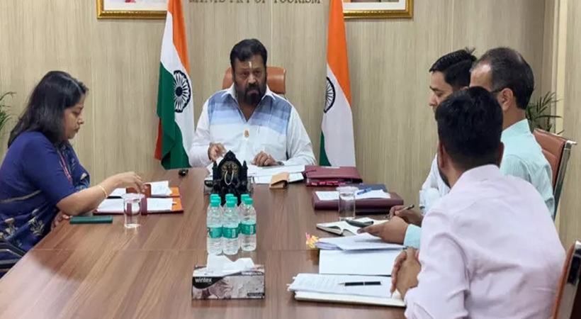 ‘എങ്ങും പോയിട്ടില്ല ’ – പരാതിക്ക് പിന്നാലെ പാര്‍ലമെന്റിലെ ചിത്രങ്ങള്‍ പങ്കുവെച്ച് സുരേഷ് ഗോപി