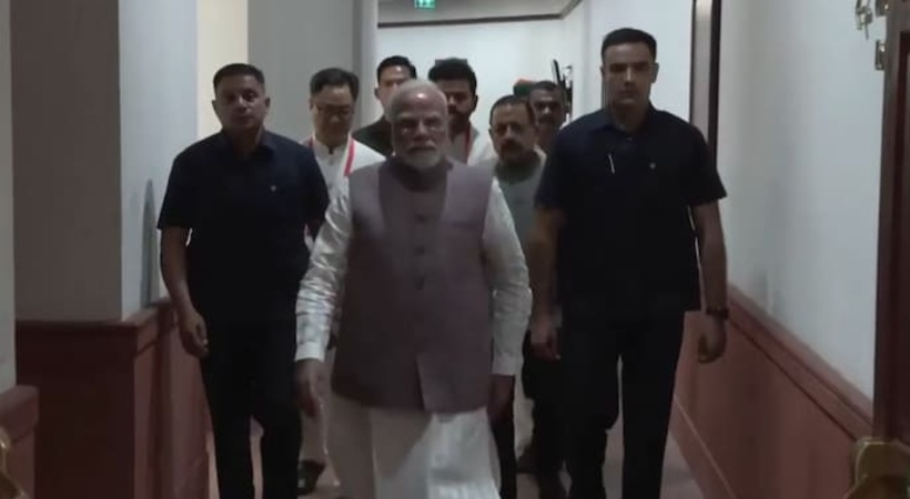 പുതിയ ഉപരാഷ്ട്രപതിയ്ക്കായുള്ള വോട്ടെടുപ്പ് ആരംഭിച്ചു: ഫലം രാത്രിയോടെ