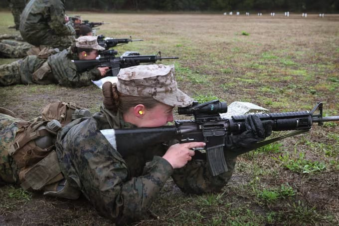 കടുത്ത നിലപാട് സ്വീകരിച്ച് യുഎസ് പ്രതിരോധ സെക്രട്ടറി; സൈന്യത്തിലെ വനിതാ ഉപദേശക സമിതി പിരിച്ചുവിട്ടു