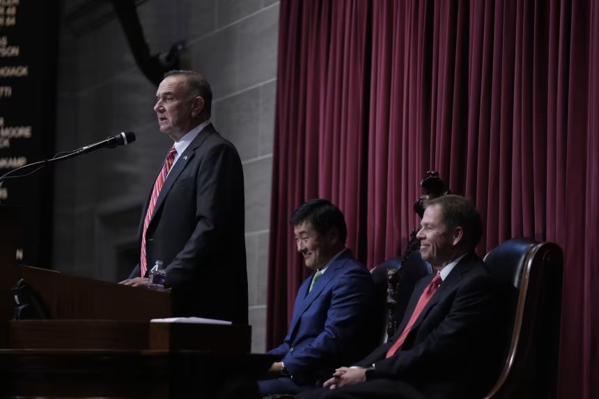 റിപ്പബ്ലിക്കൻ ഭൂരിപക്ഷം നിലനിർത്താനുള്ള ട്രംപിന്‍റെ തന്ത്രം; മിസോറി ഗവർണർ പുതിയ യുഎസ് ഹൗസ് മാപ്പ് നിയമത്തിൽ ഒപ്പുവെച്ചു