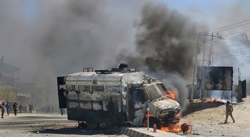 സംസ്ഥാന പദവി ആവശ്യപ്പെട്ട് ലഡാക്കില് വമ്പൻ പ്രതിഷേധം, തെരുവുയുദ്ധം; നാലുപേര്ക്ക് ജീവൻ നഷ്ടം, നിരവധി പേർക്ക് പരിക്ക്