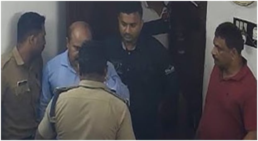 പീച്ചി പൊലീസ് സ്റ്റേഷനിലെ ക്രൂര മർദനത്തിൽ ഒടുവിൽ നടപടി, എസ്എച്ച്ഓ രതീഷിനെ സസ്പെൻഡ് ചെയ്തു