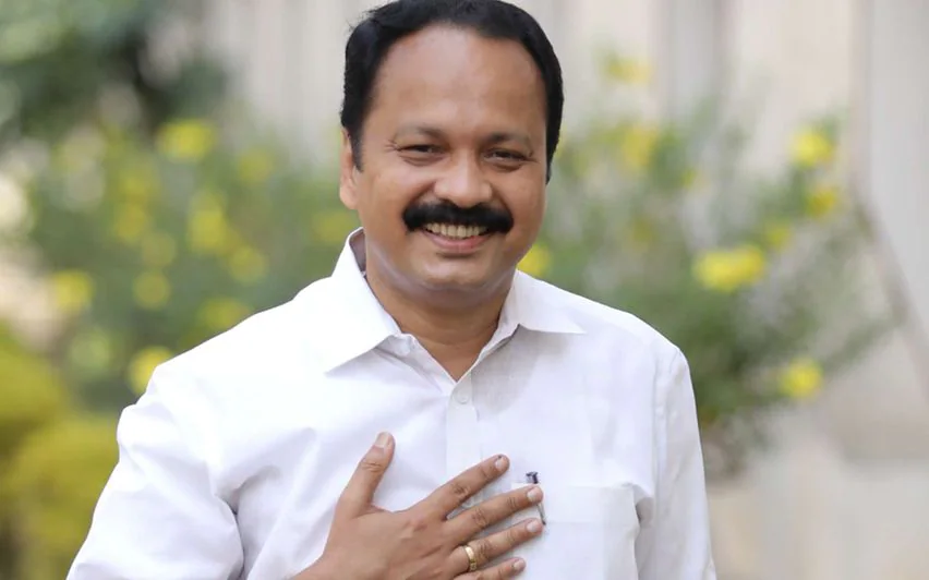 ട്രെയിനിൽ വെച്ച് ഹൃദയാഘാതം,കേരള കോൺഗ്രസ് നേതാവ് പ്രിൻസ് ലൂക്കോസ് അന്തരിച്ചു