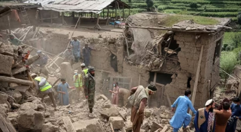 അഫ്ഗാനിസ്ഥാനിലുണ്ടായ ഭൂകമ്പം: അന്യ പുരുഷന്മാർ സ്ത്രീകളെ സ്പർശിക്കാൻ പാടില്ല എന്ന നിയമം തടസ്സം; സ്ത്രീകളെ അവഗണിച്ച് രക്ഷാപ്രവർത്തകർ