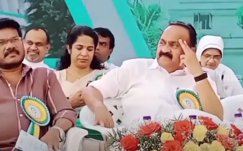 വിവാദങ്ങൾക്കിടെ വി.ഡി സതീശനും കെ.ജെ ഷൈനും പറവൂരിലെ പരിപാടിയിൽ ഒരേ വേദിയിൽ