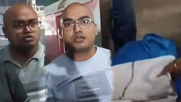 എസി കമ്പാര്ട്ട്മെന്റിലെ യാത്രക്കിടെ ബെഡ് ഷീറ്റ് മോഷ്ടിച്ച് കുടുംബം; വീഡിയോ വൈറലായി