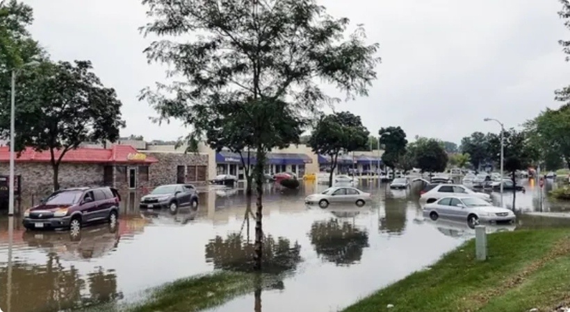 ഫ്ലോറിഡയിൽ മിന്നൽ പ്രളയം:  അതിശക്തമായ മഴയും വെള്ളപ്പൊക്കവും