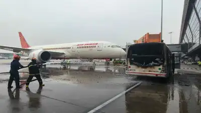 ഡൽഹി വിമാനത്താവളത്തിൽ വിമാനത്തിന് സമീപം നിർത്തിയിട്ട ബസിന് തീപിടിച്ചു