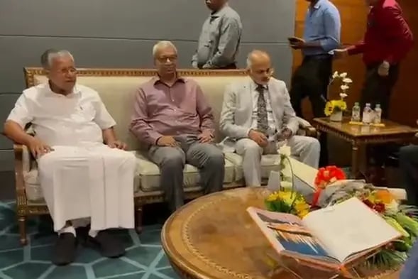കേരള മുഖ്യമന്ത്രി പിണറായി വിജയൻ ഔദ്യോഗിക സന്ദർശനത്തിനായി ഒമാനിൽ