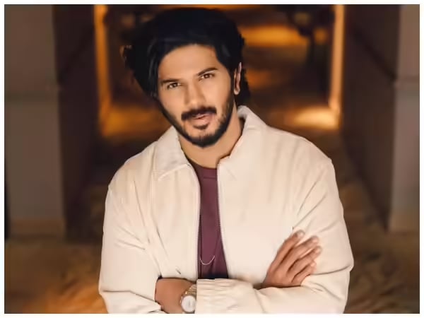 ഇഡി റെയ്ഡിനിടെ നടന്‍ ദുല്‍ഖര്‍ സല്‍മാന്‍ കൊച്ചിയിലെത്തി