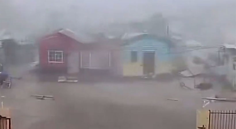 കരീബിയന് ദ്വീപുകളില് 30 ജീവനുകള് അപഹരിച്ച മെലിസ ചുഴലി ബര്മുഡയിലേക്ക് നീങ്ങുന്നു