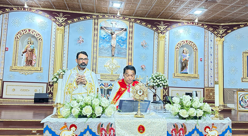 ഹൂസ്റ്റൺ  സെന്റ് മേരീസ് ക്നാനായ കത്തോലിക്കാ ഫൊറോനാ ദേവാലയത്തിൽ പ്രധാന തിരുനാളിന്  കൊടിയേറ്റ് ഭക്തിസാന്ദ്രമായി