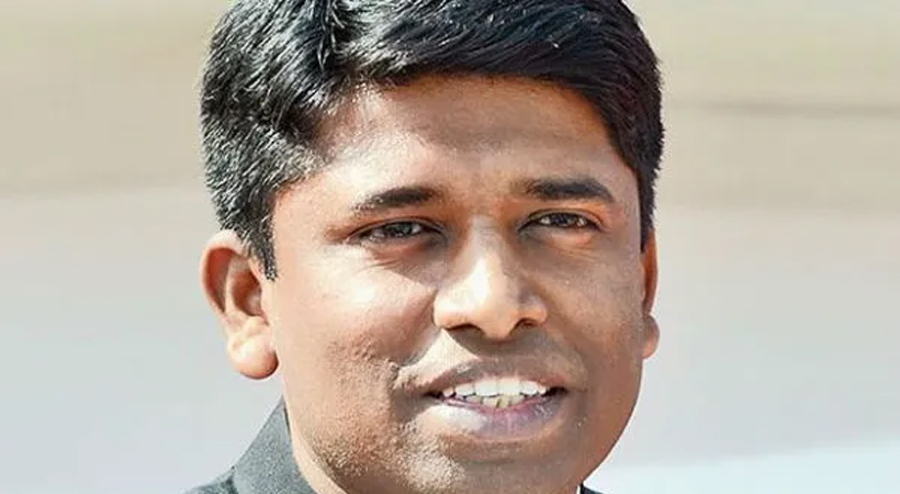 യുവ ഐഎഎസ് ഓഫീസറായിരുന്ന കണ്ണന് ഗോപിനാഥ് കോണ്ഗ്രസിലേക്ക്