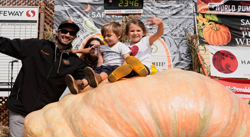 ‘ചില്ലറ തൂക്കമല്ല ഈ മത്തങ്ങയ്ക്ക്’ :യുവ എന്ജിനീയര് വളര്ത്തിയ മത്തങ്ങയുടെ തൂക്കം 1064 കിലോഗ്രാം