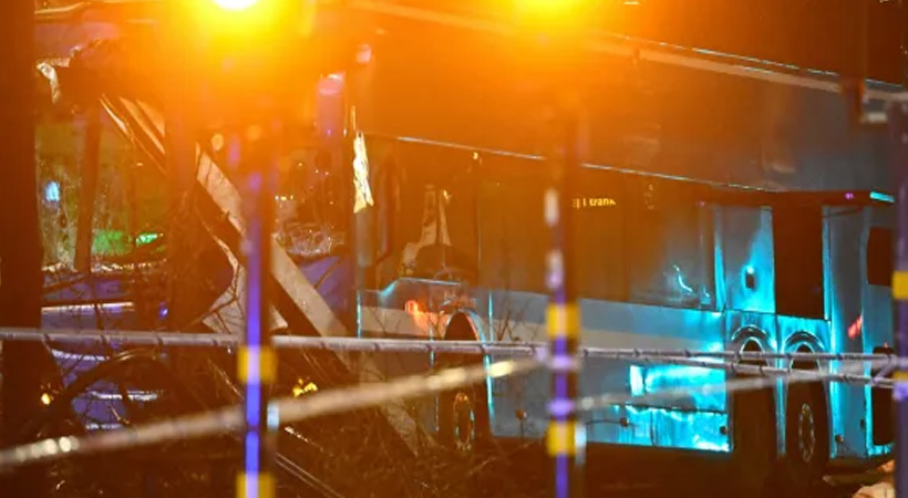 സ്വീഡനില് കാത്തിരിപ്പു കേന്ദ്രത്തിലേക്ക് ഡബിള് ഡക്കര് ബസ് ഇടിച്ചുകയറി മൂന്നു പേര് മരണപ്പെട്ടു