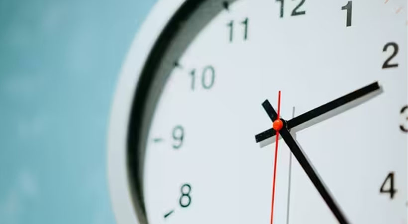 ശരത്കാലമായി: അമേരിക്കയിലും കാനഡയിലും ക്ലോക്കുകൾ ഒരു മണിക്കൂർ പിന്നിലേക്ക്,  ഞായറാഴ്ച മുതൽ  പ്രാബല്യത്തിൽ