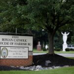 ഹാലോവീൻ പരേഡ് ഫ്ലോട്ടിൽ ഹോളോകോസ്റ്റ് ചിത്രീകരണം, പെൻസിൽവാനിയയിലെ കത്തോലിക്കാ രൂപത വിവാദത്തിൽ