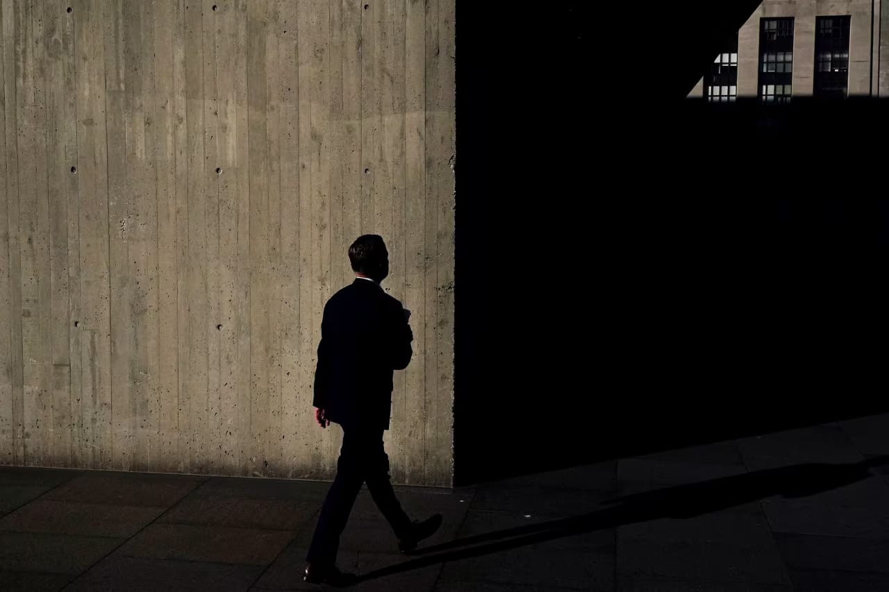 കാര്യങ്ങൾ പഴയപടിയാകാൻ സമയം എടുക്കും! യുഎസ് ഷട്ട്ഡൗൺ: ജീവനക്കാർക്കുള്ള കുടിശ്ശിക ശമ്പളം ലഭിക്കാൻ വൈകിയേക്കും; ഏജൻസികളെ ആശ്രയിച്ചിരിക്കും