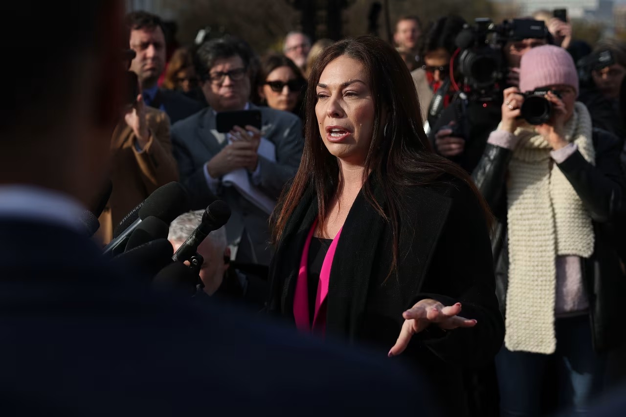 ട്രംപിന്‍റെ തീരുമാനത്തിൽ എപ്സ്റ്റീൻ കേസിലെ അതിജീവിതയ്ക്ക് നന്ദി, പക്ഷേ സംശയമുണ്ടെന്ന് ഹാലെ റോബ്സൺ; ‘ഞാൻ മണ്ടിയല്ലെന്ന് പ്രതികരണം’