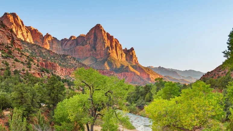 വിദേശികളെ ശരിക്കും പിഴിഞ്ഞെടുക്കാൻ ട്രംപ് ഭരണകൂടം, ടൂറിസ്റ്റുകളുടെ കീശ കീറും; ദേശീയോദ്യാനങ്ങൾ സന്ദർശിക്കാൻ വൻ തുക മുടക്കണം