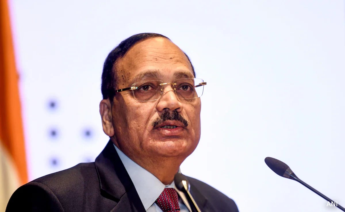 പരമോന്നത കോടതിയുടെ തലപ്പത്ത്, ജസ്റ്റിസ് സൂര്യ കാന്ത് ഇന്ത്യയുടെ പുതിയ ചീഫ് ജസ്റ്റിസായി സത്യപ്രതിജ്ഞ ചെയ്തു