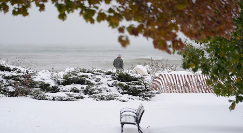 യുഎസില്‍ കനത്ത മഞ്ഞുവീഴ്ച്ച: ഇന്ത്യാന,ഇല്ലിനോയിസ്, വിസ്‌കണ്‍, മിഷിഗണ്‍ സംസ്ഥാനങ്ങള്‍ തണുത്തുറയുന്നു