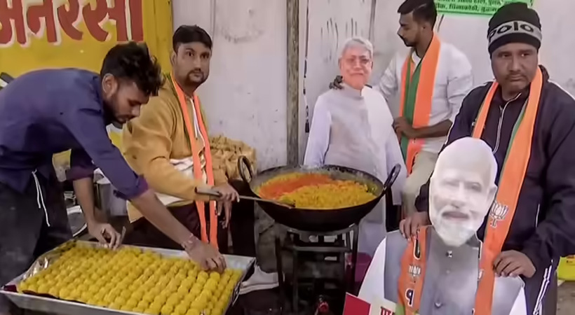 മിന്നും കുതിപ്പോടെ ഭരണമുറപ്പിച്ചു: ബീഹാറിലെങ്ങും എന്ഡിഎയുടെ ആഘോഷ ലഹരി