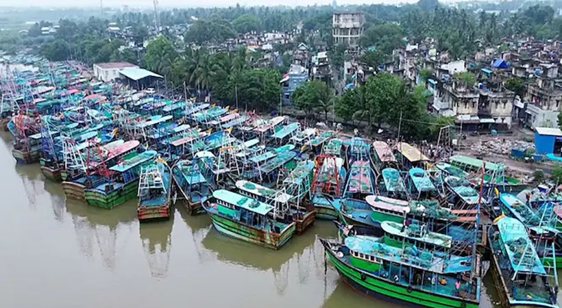 ഡിറ്റ് വാ ചുഴലിയില്‍ കടപുഴകി ശ്രീലങ്ക: മരണം 100 കവിഞ്ഞു; പതിനായിരങ്ങളെ മാറ്റിപ്പാര്‍പ്പിച്ചു; 3000 വീടുകള്‍ തകര്‍ന്നു