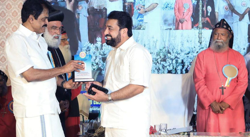 തടിയിൽ എ. ജെ. ജോസ് മെമ്മോറിയൽ ട്രസ്റ്റ് സന്തോഷ് ഏബ്രഹാമിനെ ആദരിച്ചു