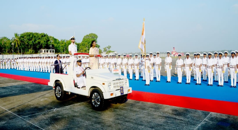 ബ്ലൂ എക്കോണമിയുടെ സാധ്യതകൾ പ്രയോജനപ്പെടുത്തുന്നതിൽ നാവികസേനയുടെ പങ്ക് നിർണായകം: രാഷ്ട്രപതി