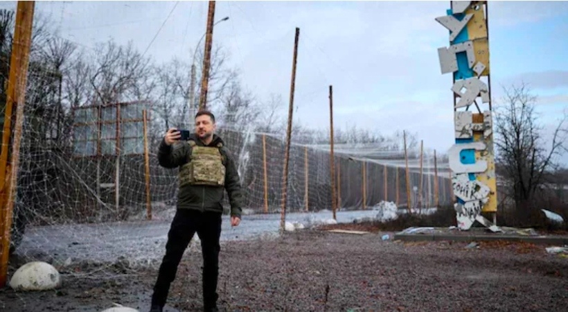 റഷ്യയിൽ നിന്നും കുപിയാൻസ്  മേഖല തിരിച്ചു പിടിച്ചതായി യുക്രയിൻ: സന്ദർശന ചിത്രങ്ങൾ പങ്കുവെച്ച് സെലൻസ്കി