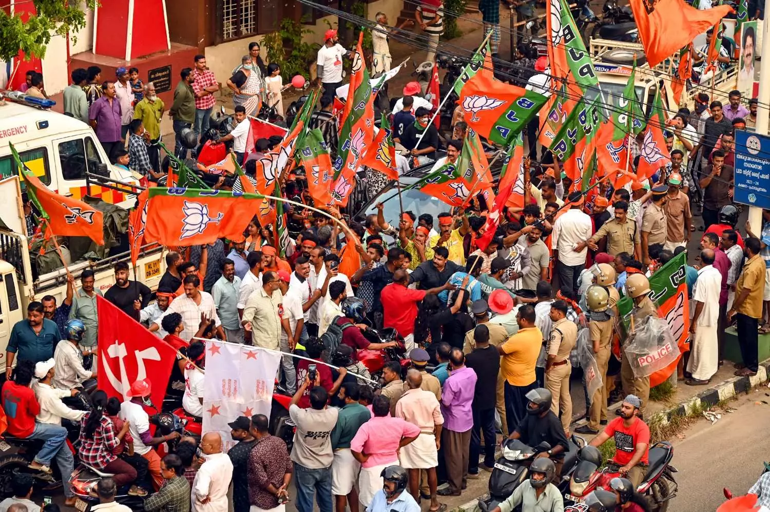 ആവേശം നിറഞ്ഞ തദ്ദേശപ്പോര്, ഒന്നാം ഘട്ട വോട്ടെടുപ്പ് കഴിഞ്ഞു, പോളിംഗ് 70% കടന്നു, വോട്ടെണ്ണൽ 13 ന്